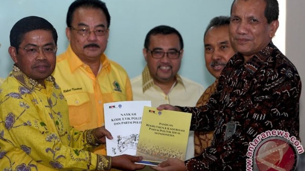 Anggota DPR Robert J. Kardinal memberikan dukungan penuh terhadap usulan Soeharto Pahlawan Nasional, menyoroti kontribusi besarnya dalam pembebasan Irian Barat dan pembangunan Papua. Simak alasannya!