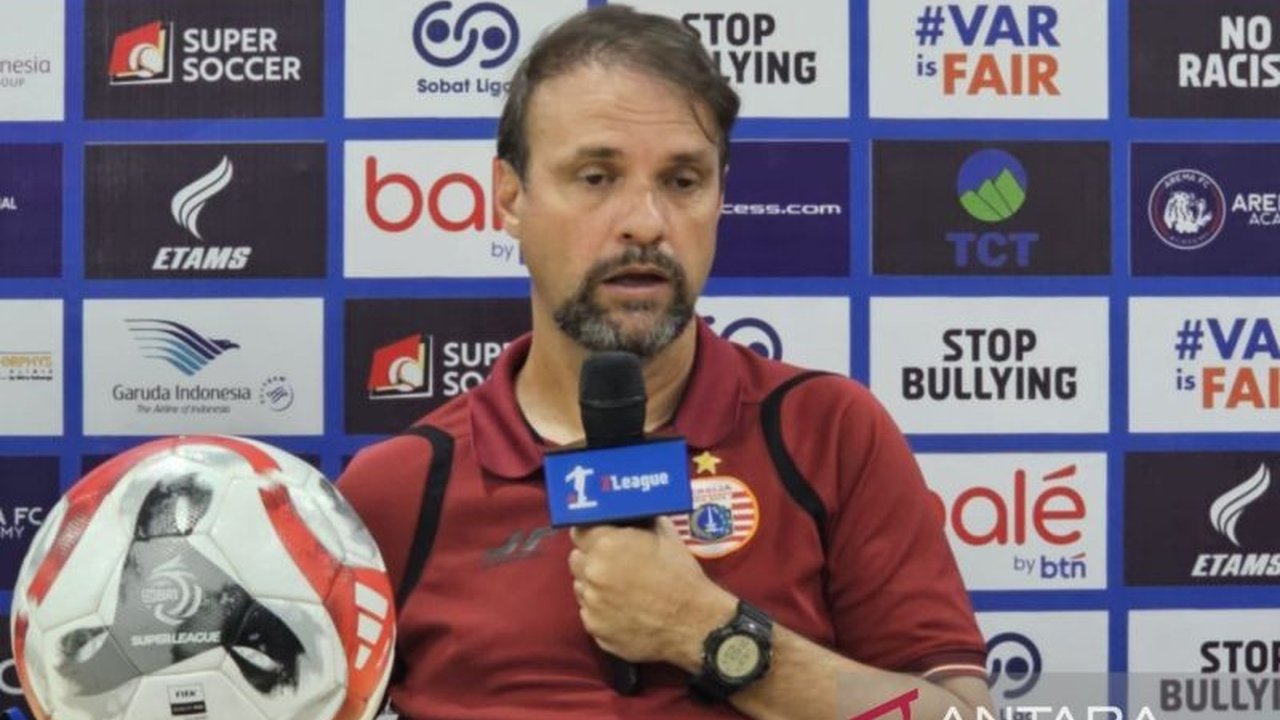 Pelatih Persija Jakarta, Mauricio Souza, menyoroti performa 'klinis' di babak kedua sebagai faktor krusial yang membuat Persija Kalahkan Arema FC 2-1 di Stadion Kanjuruhan.
