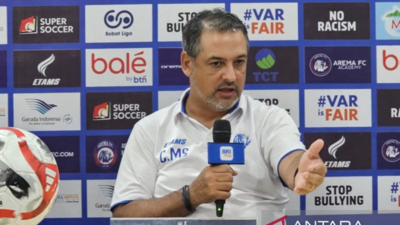 Pelatih Arema FC, Marcos Santos, menjelaskan alasan di balik kekalahan timnya dari Persija Jakarta. Ia menyebut kondisi kebugaran pemain yang belum pulih 100 persen menjadi faktor utama kekalahan Arema dari Persija.