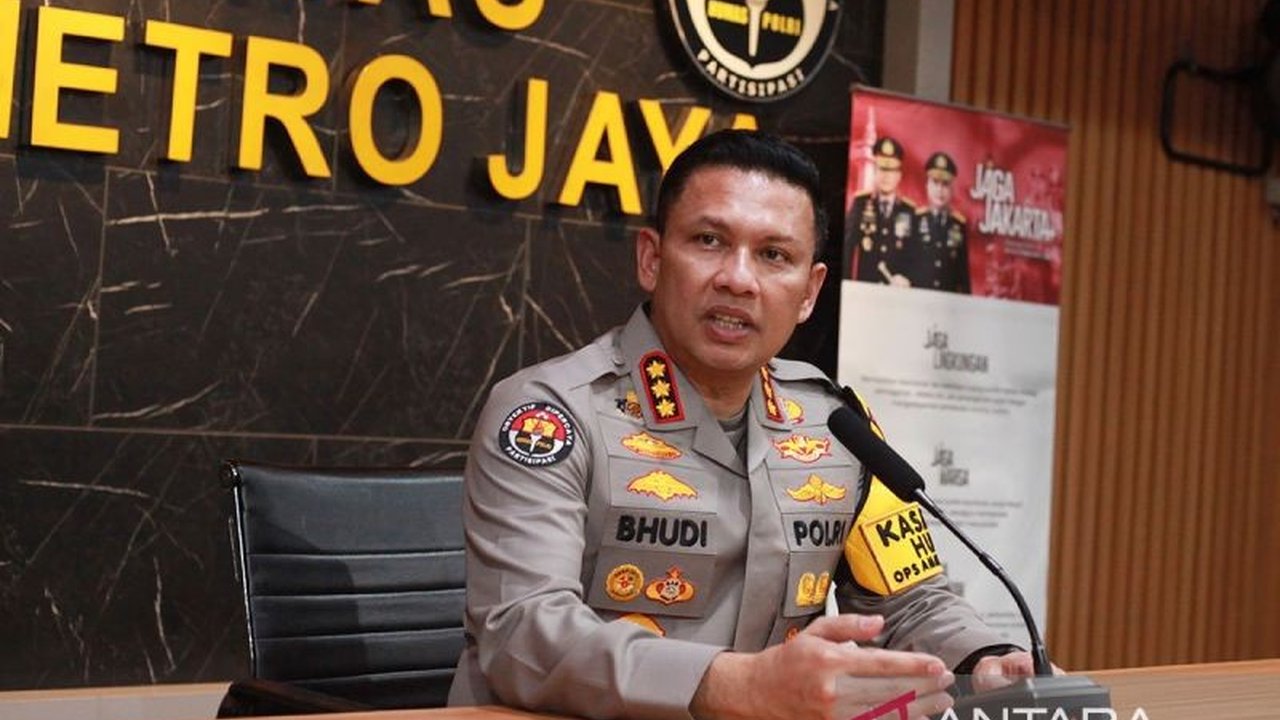 Densus 88 terus mendalami kemungkinan keterkaitan pelaku Ledakan SMAN 72 di Kelapa Gading dengan jaringan teror, termasuk motif dan aktivitas media sosialnya.