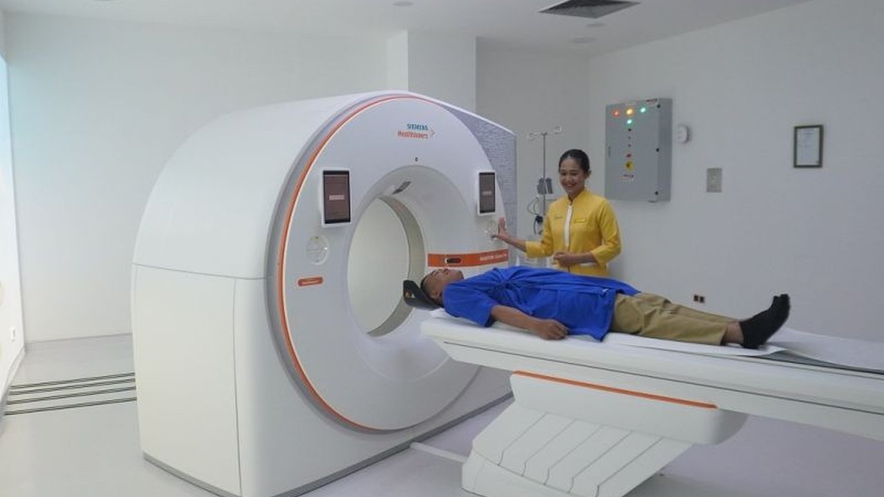 RS Pantai Indah Kapuk (RSPIK) menjadi yang pertama di Asia mengadopsi CT Scan NAEOTOM Alpha.Pro, inovasi Siemens Healthineers, untuk deteksi penyakit lebih dini, cepat, dan presisi tinggi.