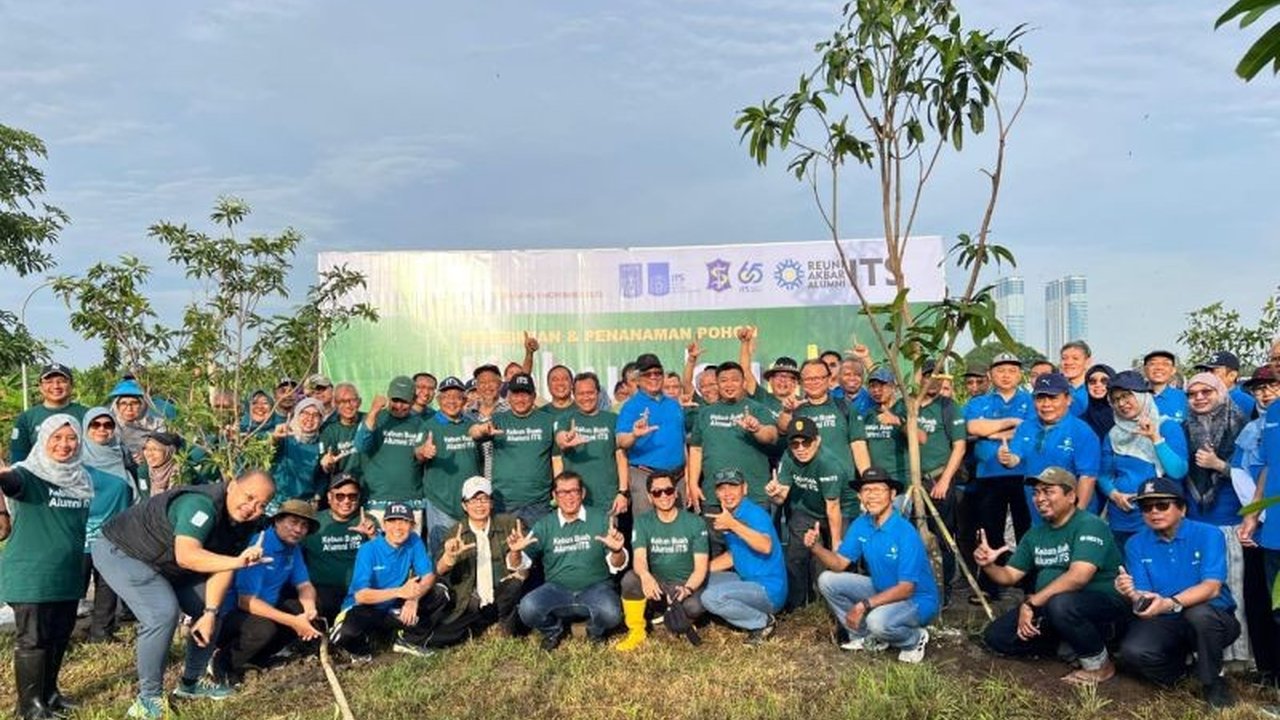 Ikatan Alumni ITS (IKA ITS) meresmikan Kebun Buah Alumni ITS sebagai wujud nyata kontribusi terhadap penghijauan kampus dan pendidikan lingkungan berkelanjutan.