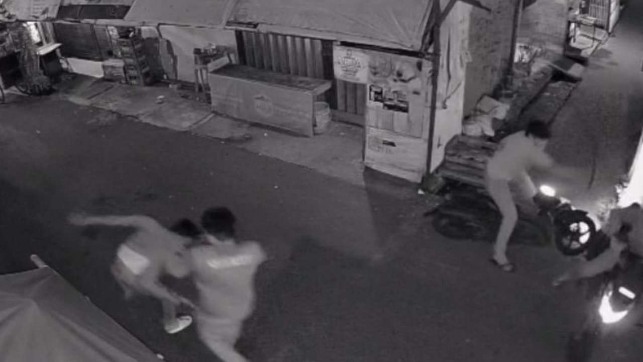 Kepolisian telah memeriksa lima saksi terkait kasus penembakan Hansip Cakung yang menewaskan seorang petugas di Jakarta Timur, penyelidikan intensif terus dilakukan untuk mengungkap pelaku.