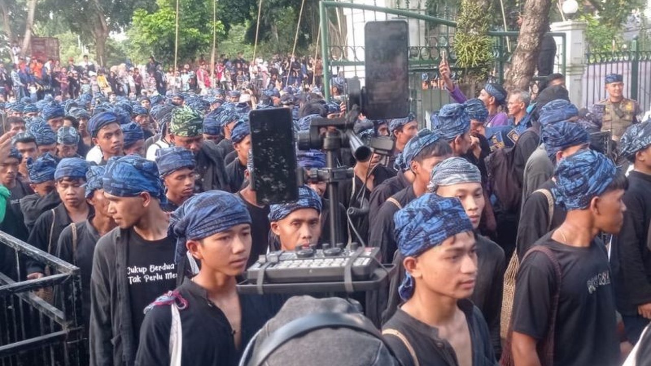 Masyarakat Badui doakan polisi segera tangkap begal yang melukai Repan (17) dan merampas hasil dagangan madu mereka di Jakarta. Kasus ini masih dalam penyelidikan.