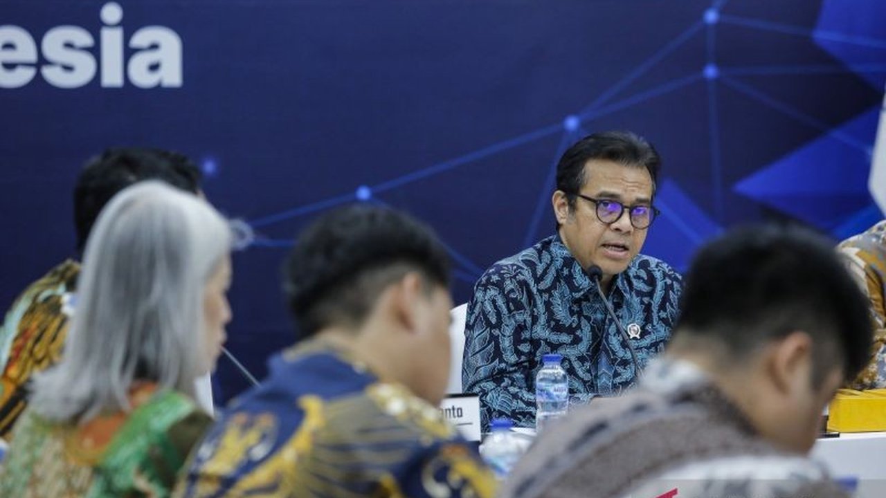 Pemerintah Indonesia sedang merampungkan Regulasi AI untuk menciptakan ekosistem inovasi beretika sekaligus melindungi hak-hak masyarakat di tengah pesatnya perkembangan teknologi kecerdasan buatan.