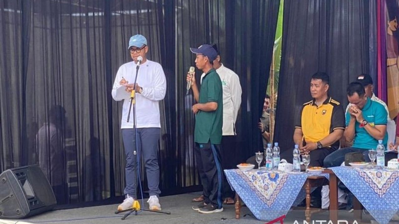 Pemerintah Kabupaten Batang membutuhkan Rp200 miliar untuk Penerangan Jalan Umum (PJU Batang) di 11.000 titik. Pemasangan akan dilakukan bertahap hingga 2027 demi keseimbangan anggaran.