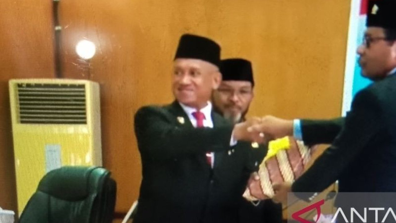 Bupati Biak Numfor, Markus Octovianus Mansnembra, menegaskan komitmennya untuk meningkatkan layanan kesehatan masyarakat melalui **operasional puskesmas 24 jam Biak** demi akses pengobatan yang lebih baik.