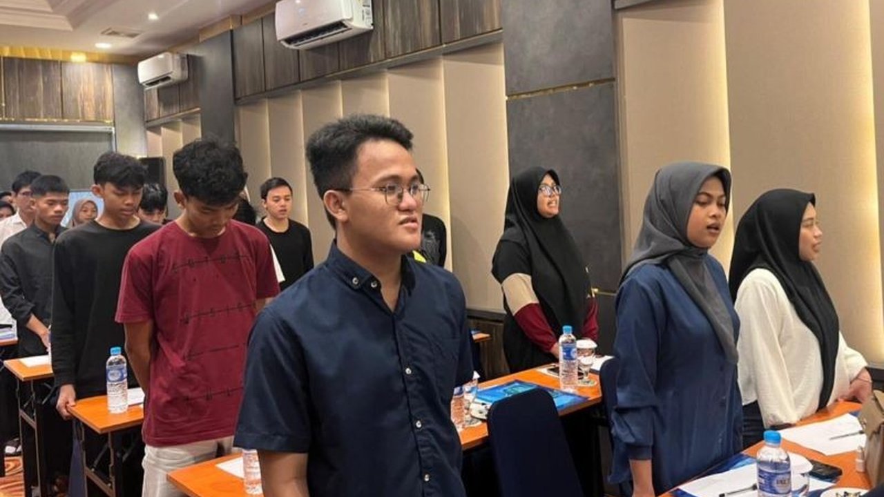 DP3AKB Kalsel selenggarakan Pelatihan Keterampilan Anak Putus Sekolah, membuka peluang baru bagi remaja yang terhenti pendidikannya. Cari tahu bagaimana program ini memberdayakan mereka!