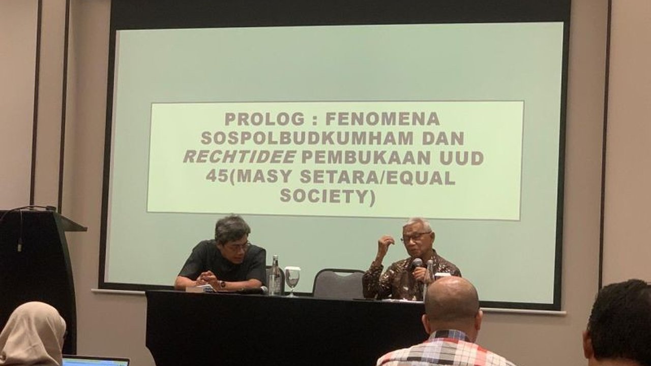 Wakil Ketua Dewan Pers Busyro Muqoddas menegaskan jurnalisme independen adalah tiang penopang demokrasi, menyoroti ancaman intervensi politik dan ekonomi yang membahayakan kebebasan pers.