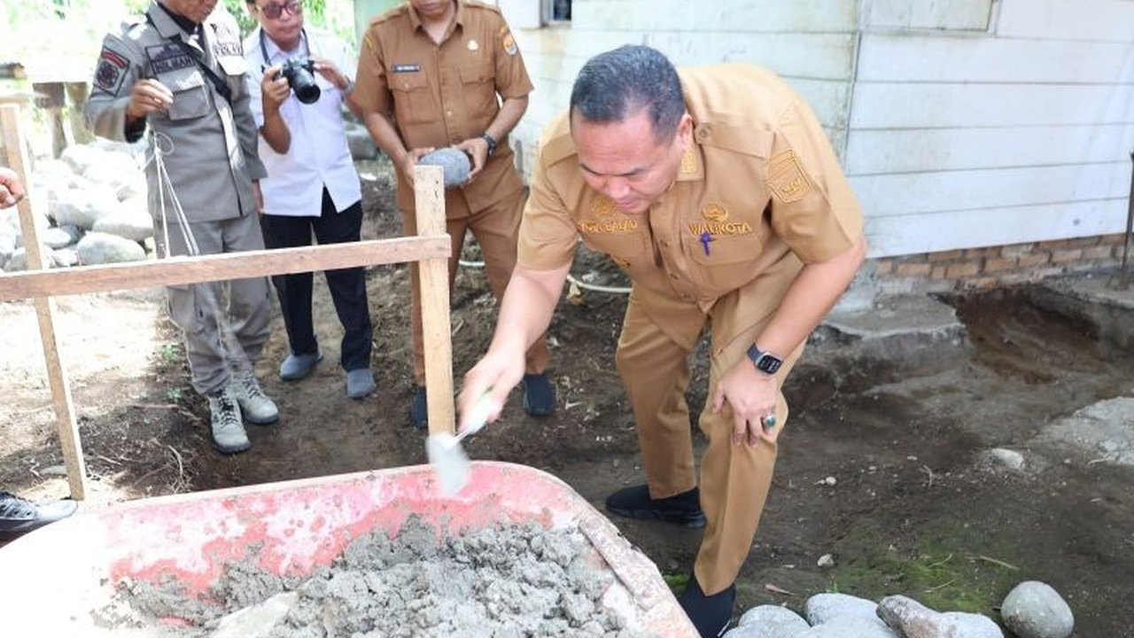 Sebanyak 36 Kepala Keluarga (KK) di Kabupaten Mukomuko menerima Bantuan Rehabilitasi Rumah tidak layak huni pada 2025, dengan progres fisik mencapai 40%.
