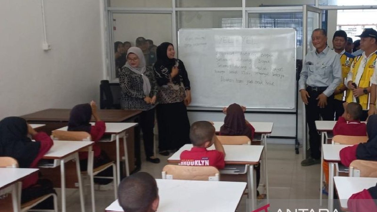 Menteri Pekerjaan Umum Dody Hanggodo meninjau Sekolah Rakyat Terintegrasi 30 Medan yang menampung 93 siswa dengan fasilitas lengkap, serta rencana pembangunan gedung permanen.