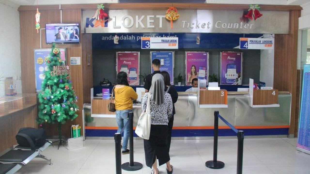 PT KAI Daop 7 Madiun telah membuka penjualan tiket KA Nataru 2025/2026 sejak 9 November, mengimbau masyarakat segera memesan untuk liburan akhir tahun.