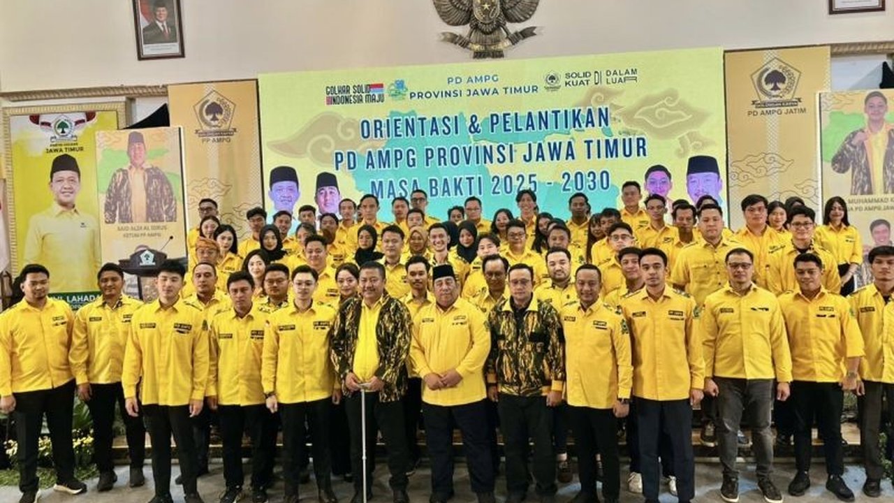 Pimpinan Pusat AMPG instruksikan PD AMPG Jatim rekrut 100 ribu kader muda, sebuah langkah strategis untuk memenangkan Partai Golkar di Pemilu 2029.