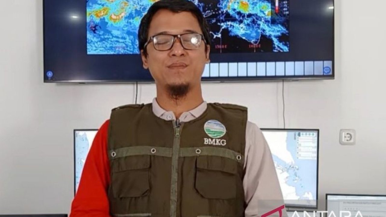 BMKG memprediksi sebagian wilayah Sumatera Utara berpotensi diguyur hujan dengan intensitas ringan hingga lebat, disertai petir dan angin kencang hari ini.