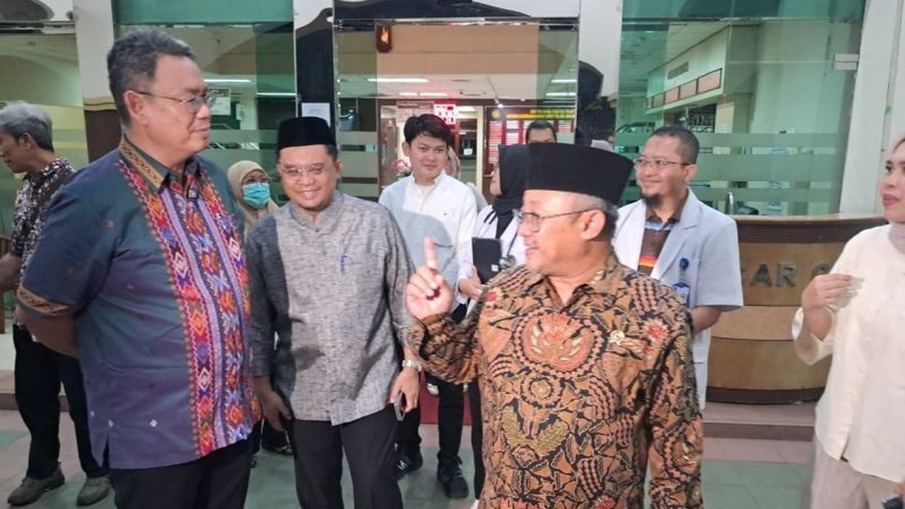 Belasan korban ledakan SMAN 72 Jakarta masih menjalani perawatan medis di Rumah Sakit Islam Jakarta (RSIJ) Cempaka Putih. Simak kondisi terkini para pasien dan upaya pemulihan yang dilakukan.