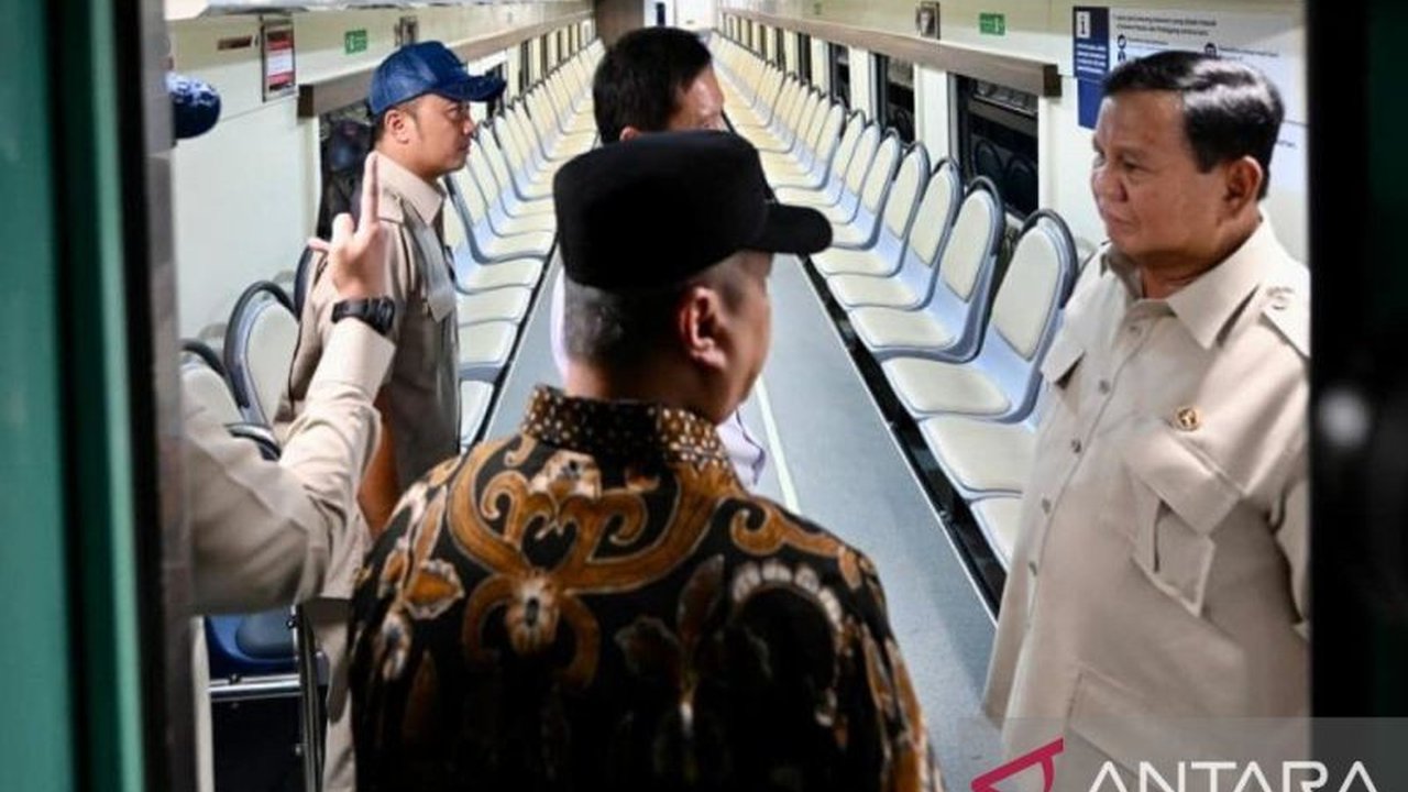 Presiden Prabowo Subianto tengah mengkaji kebijakan pembatasan game daring menyusul insiden ledakan di SMA 72 Jakarta yang diduga berkaitan dengan perundungan, langkah ini diambil untuk melindungi generasi muda dari dampak negatif.