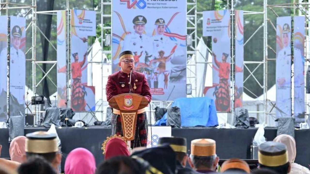 Pemerintah Kota Makassar meluncurkan Program Bedah Rumah Makassar, merehabilitasi 62 hunian warga prasejahtera sebagai kado HUT ke-418 Kota Makassar.