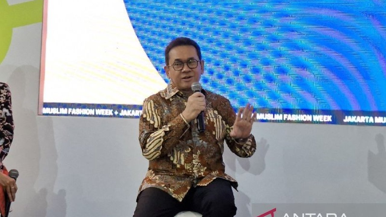 Menteri Perdagangan Budi Santoso mengajak pelaku usaha fesyen mengadopsi Strategi Omnichannel untuk perluas pasar dan atasi fenomena rojali. Simak manfaatnya!