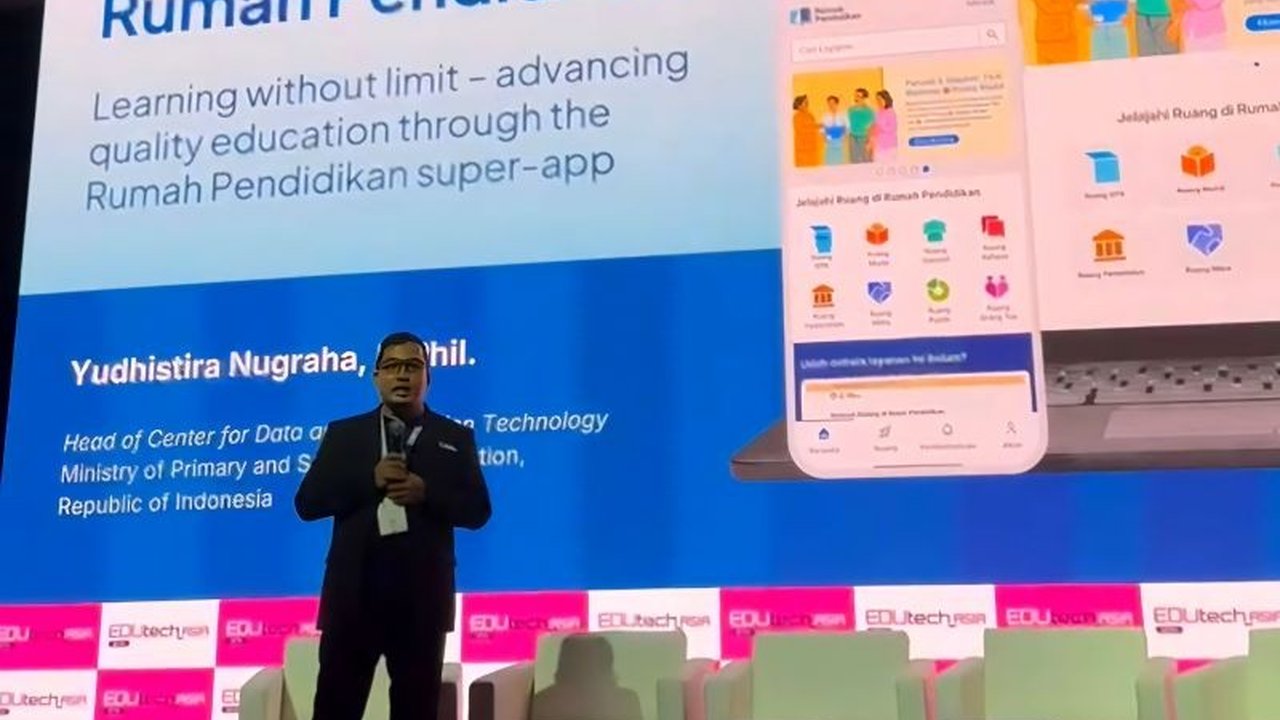 Pusdatin Kemendikdasmen memperkenalkan Rumah Pendidikan, Super-App pendidikan inklusif Indonesia, di Forum EduTech Asia 2025 Singapura, bertujuan menyatukan ekosistem pendidikan nasional.
