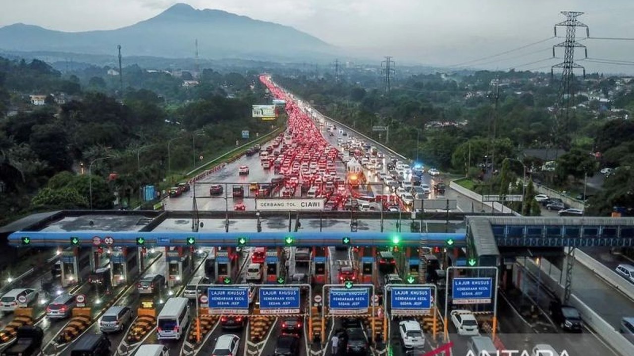 Kementerian Perhubungan mengambil langkah proaktif dalam Antisipasi Macet Nataru 2025/2026, fokus pada titik rawan seperti Tol Bocimi dan pemeriksaan kendaraan pariwisata demi kelancaran.