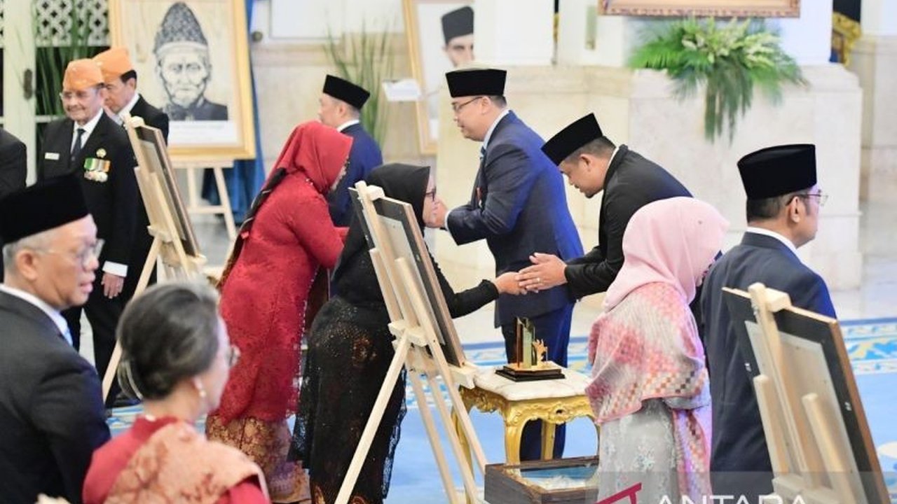 Gubernur Sumut Bobby Nasution ungkap kebanggaan atas penganugerahan gelar Pahlawan Nasional 2025 kepada Tuan Rondahaim Saragih. Siapa sosok pejuang tangguh ini?