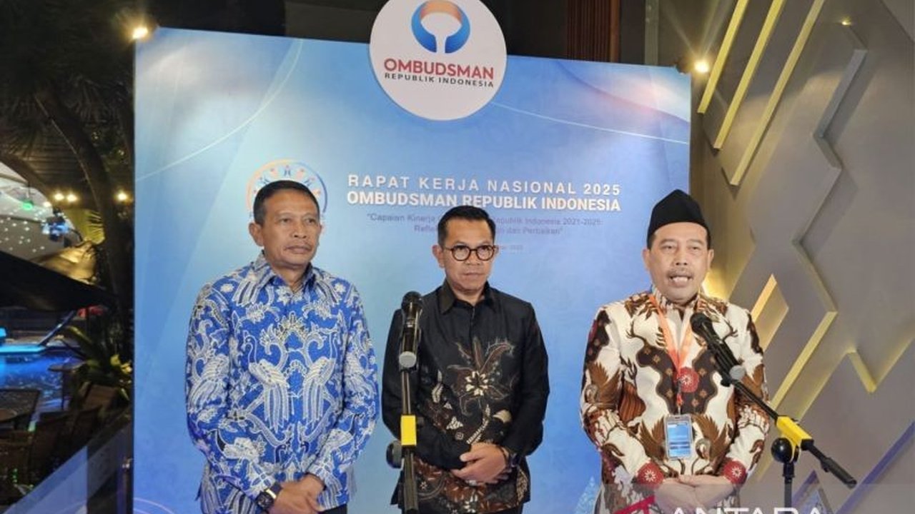 Ombudsman Republik Indonesia menggelar Rapat Koordinasi Nasional (Rakernas) 2025 di Kota Batu untuk mengevaluasi kinerja pengawasan pelayanan publik. Kegiatan ini juga menyiapkan rencana kerja strategis untuk periode mendatang.