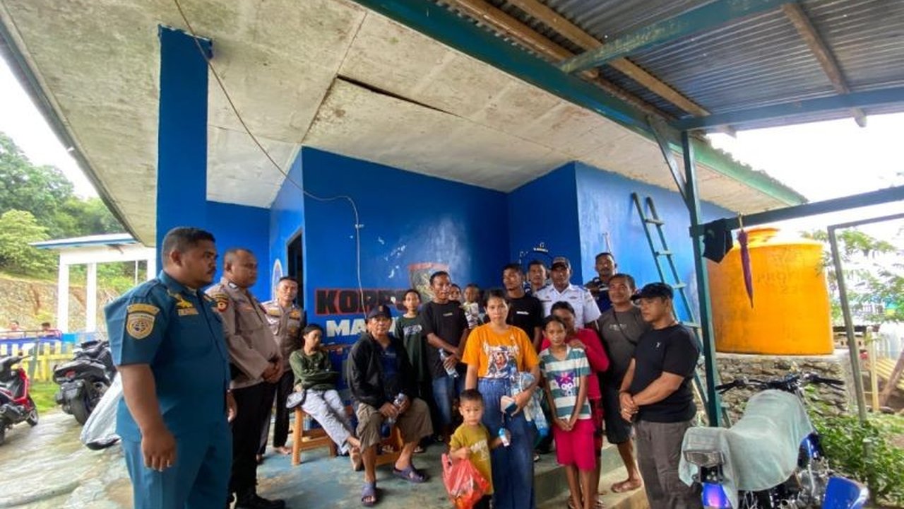 Tim Polairud Maluku Utara berhasil melakukan evakuasi dramatis terhadap 13 penumpang speedboat mogok di perairan Halmahera Timur, setelah mesin kapal mengalami kendala di tengah cuaca buruk.