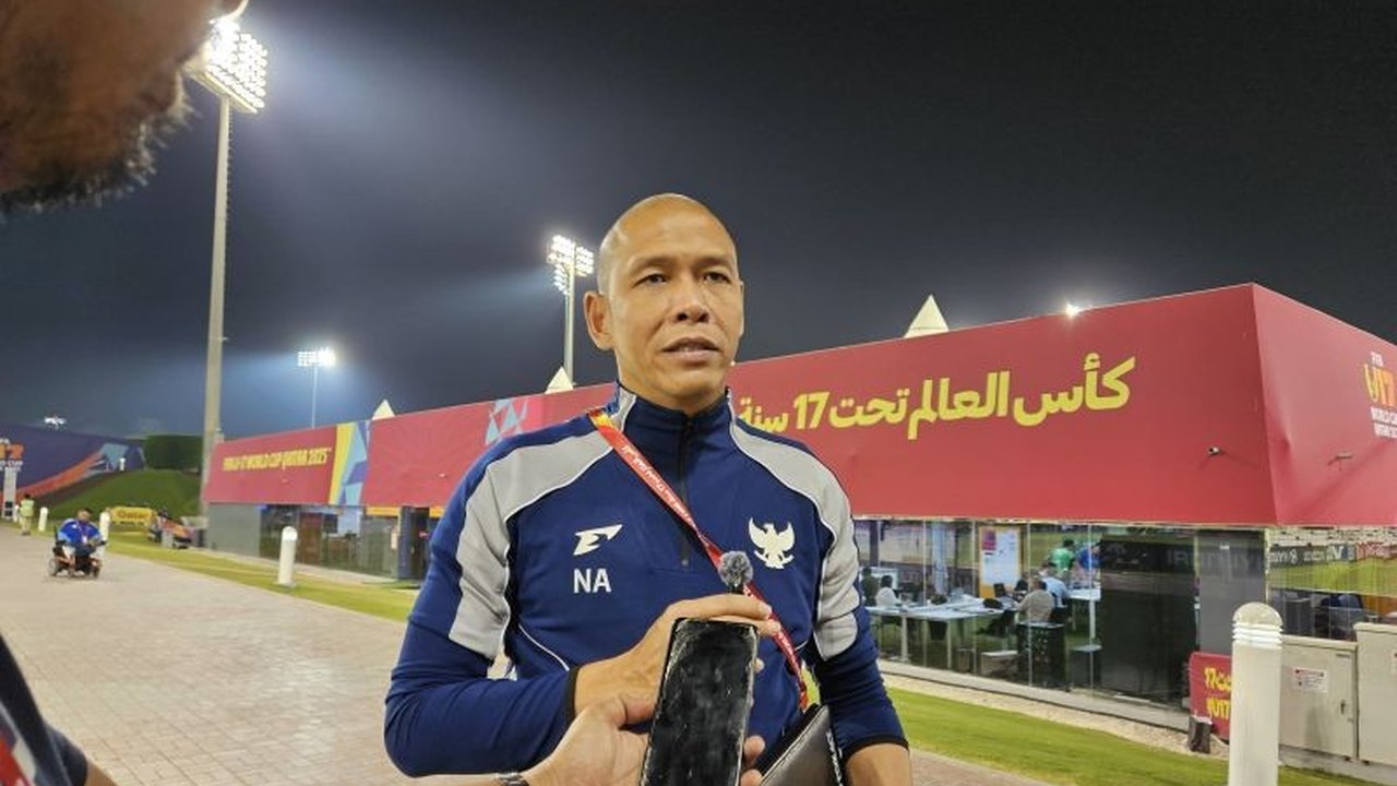 Pelatih Timnas U17 Indonesia, Nova Arianto, menyatakan kepuasannya atas Debut Mike Rajasa Hoppenbrouwers saat melawan Honduras. Penampilan gemilang Mike menjadi sorotan di Piala Dunia U17 2025.