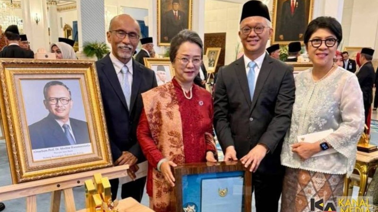 Universitas Padjadjaran (Unpad) menyambut penganugerahan Mochtar Kusumaatmadja sebagai Pahlawan Nasional, menegaskan bahwa hukum adalah perjuangan nyata untuk kedaulatan bangsa, bukan sekadar teori.