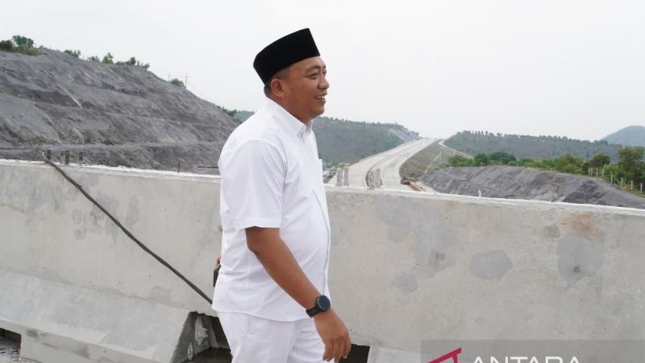 Badan Pengatur Jalan Tol (BPJT) resmi mengubah nama Tol Probowangi menjadi Tol Prosiwangi, menghubungkan Probolinggo, Situbondo, dan Banyuwangi, diharapkan mendongkrak ekonomi daerah.