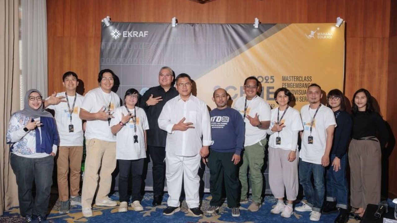 Kementerian Ekonomi Kreatif memperkuat Ekosistem Storytelling Nasional melalui program SCENE 2025 Alumni Bootcamp. Inisiatif ini melatih penulis skenario terbaik untuk bersaing di pasar global.