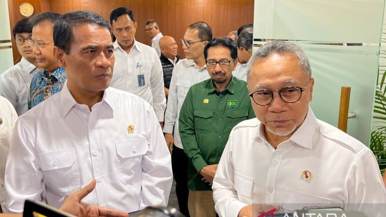 Menteri Pertanian Andi Amran Sulaiman menyatakan kenaikan harga telur saat ini merupakan dampak positif dari program Makan Bergizi Gratis (MBG), membuka peluang peternak untuk bangkit.