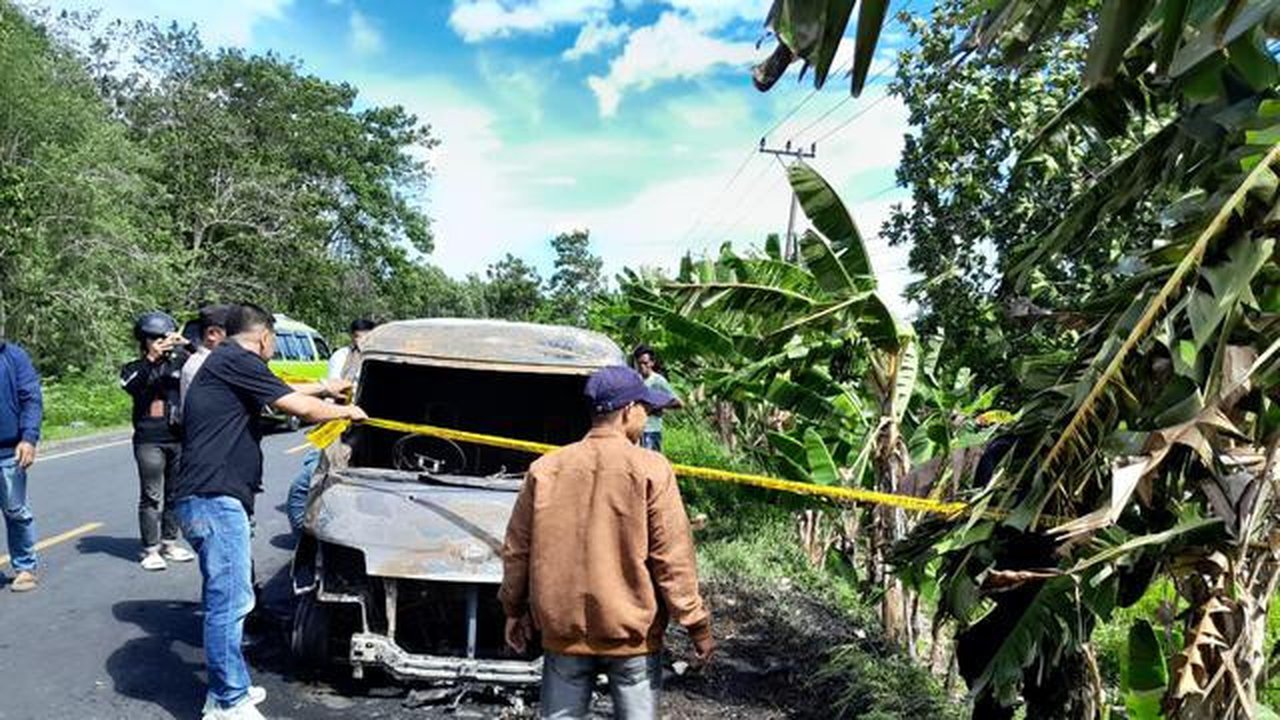 mobil pembawa uang isi ulang mesin atm terbakar (Liputan6.com/istimewa)