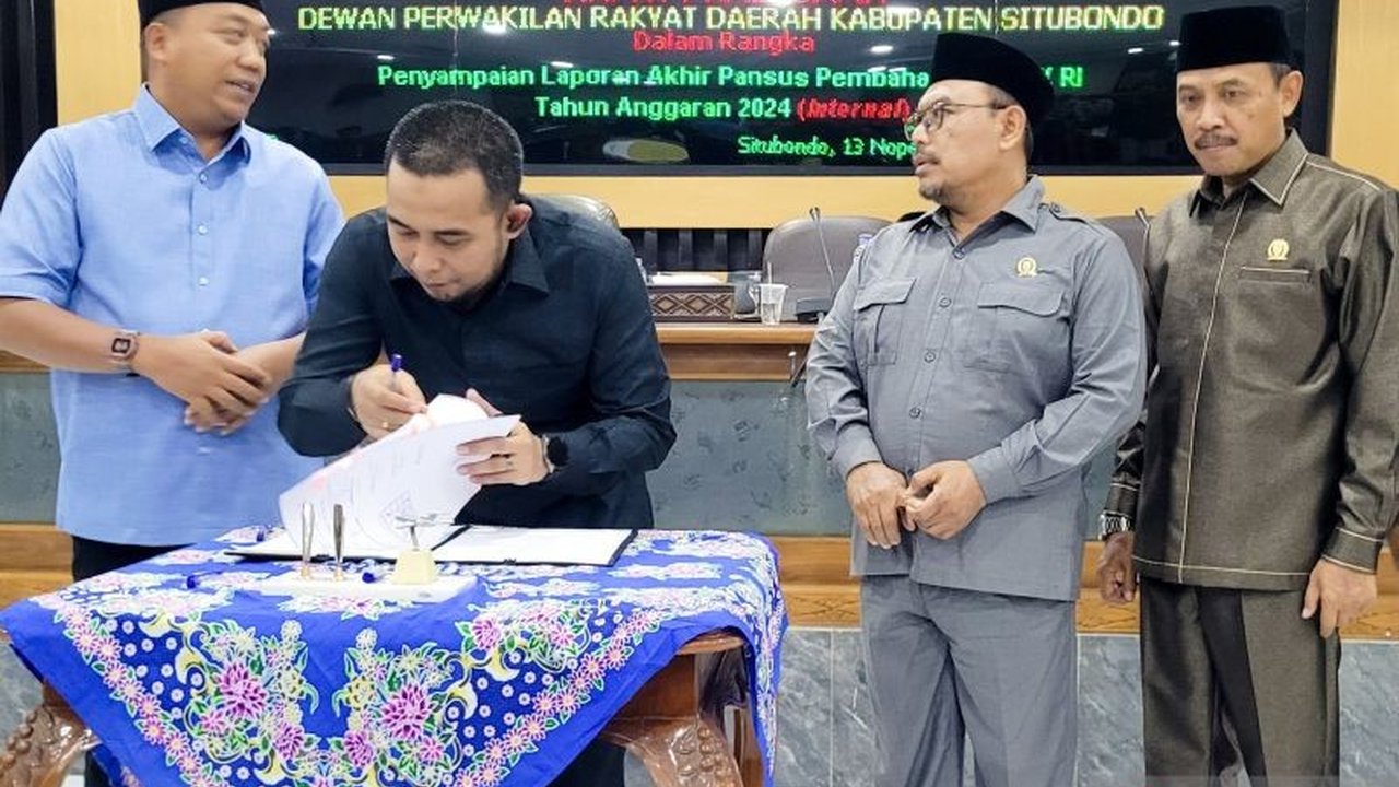 Ketua DPRD Situbondo, Mahbub Junaidi, mendesak Badan Kehormatan untuk mengevaluasi kedisiplinan anggota DPRD Situbondo yang menurun, terutama dalam rapat paripurna penting.