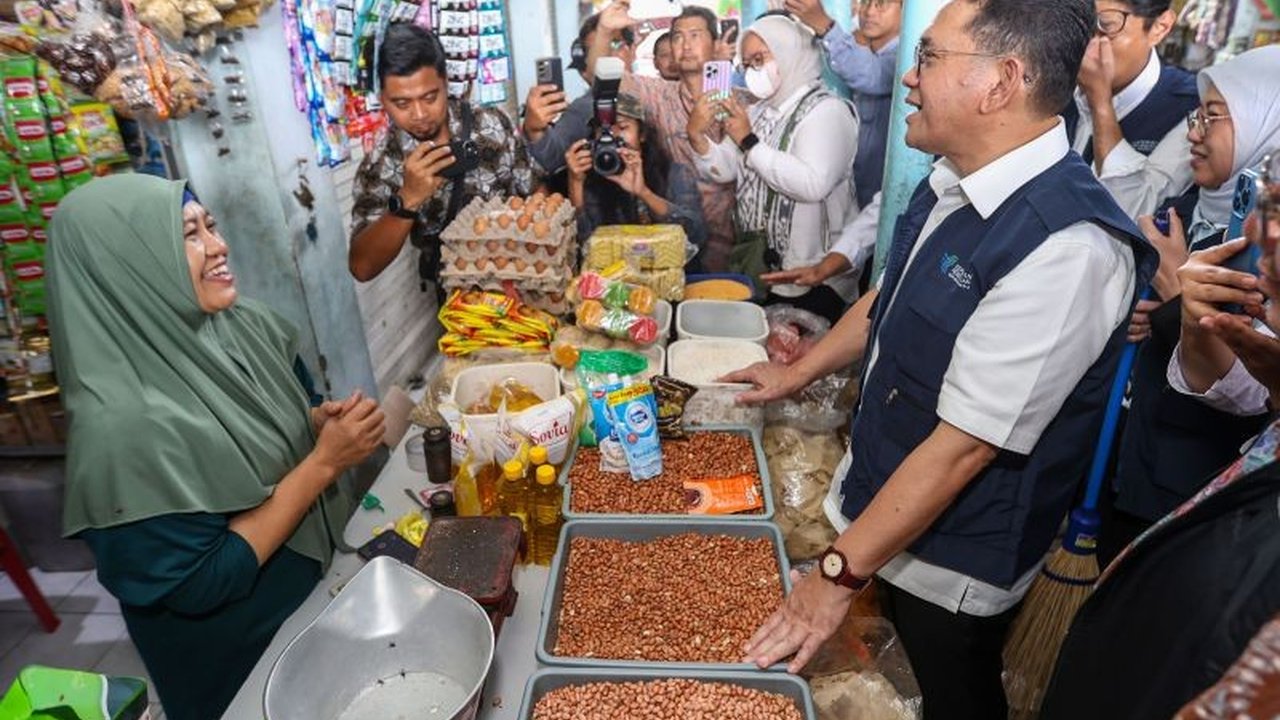 Menteri Perdagangan (Mendag) Budi Santoso menegaskan Gernas Mapan bukan hanya soal kebersihan, tetapi juga pengelolaan ekosistem sampah pasar. Simak detailnya!