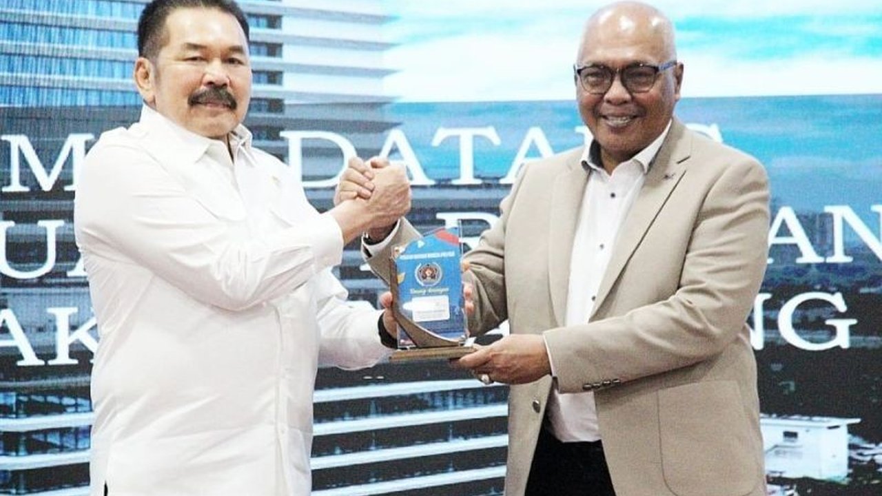 Jaksa Agung ST Burhanuddin menerima kunjungan PWI Pusat, menegaskan komitmen untuk memperkuat sinergi dengan insan pers sebagai sahabat, sembari membahas program PWI dan persiapan HPN 2026.