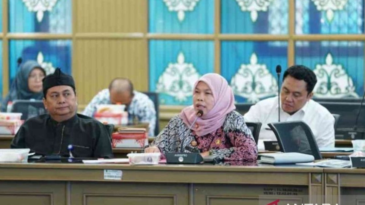 Pemkab Bekasi terus perkuat sinergi dengan Pemprov Jabar untuk sukseskan program nasional dan pembangunan daerah. Komitmen ini bertujuan meningkatkan kesejahteraan masyarakat serta daya saing daerah.