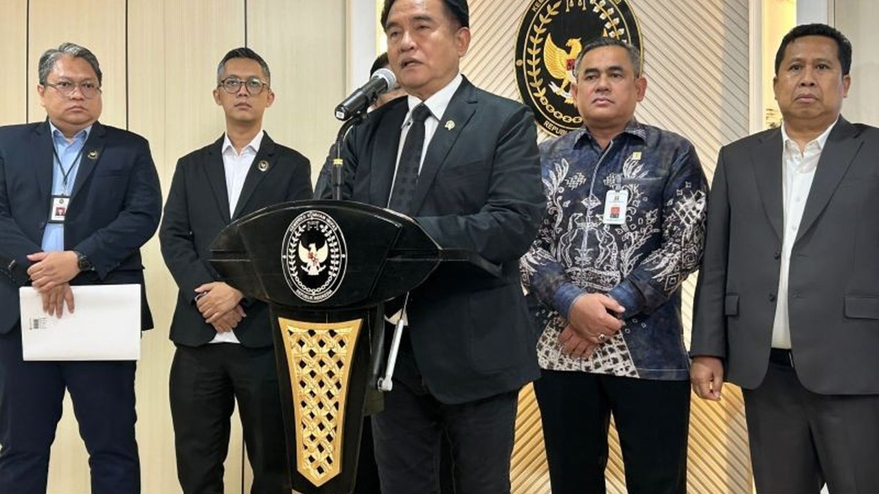 Pemerintah serius mengkaji pemberian amnesti bagi pengguna dan pengedar narkoba skala kecil. Wacana amnesti narkoba skala kecil ini bertujuan mengurangi kepadatan lapas dan memberi kesempatan rehabilitasi.