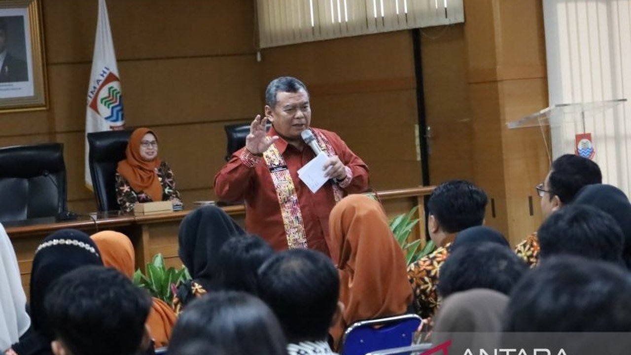 Pemerintah Kota Cimahi secara aktif mendorong CPNS Cimahi untuk melek teknologi guna meningkatkan kualitas pelayanan publik, sejalan dengan capaian SPBE daerah tersebut.