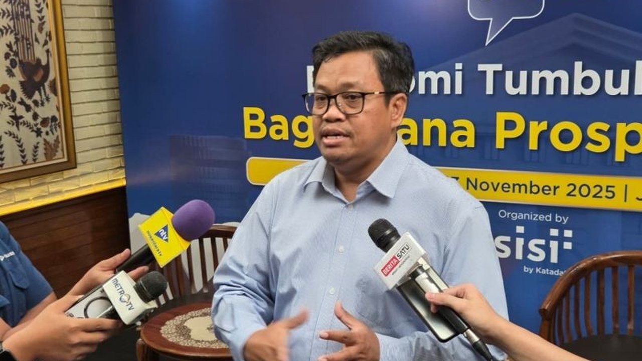 Kepala Ekonom IEI Sunarsip menilai redenominasi rupiah harus segera dijalankan dengan persiapan matang, infrastruktur siap, dan literasi publik yang kuat untuk menghindari kesalahpahaman.