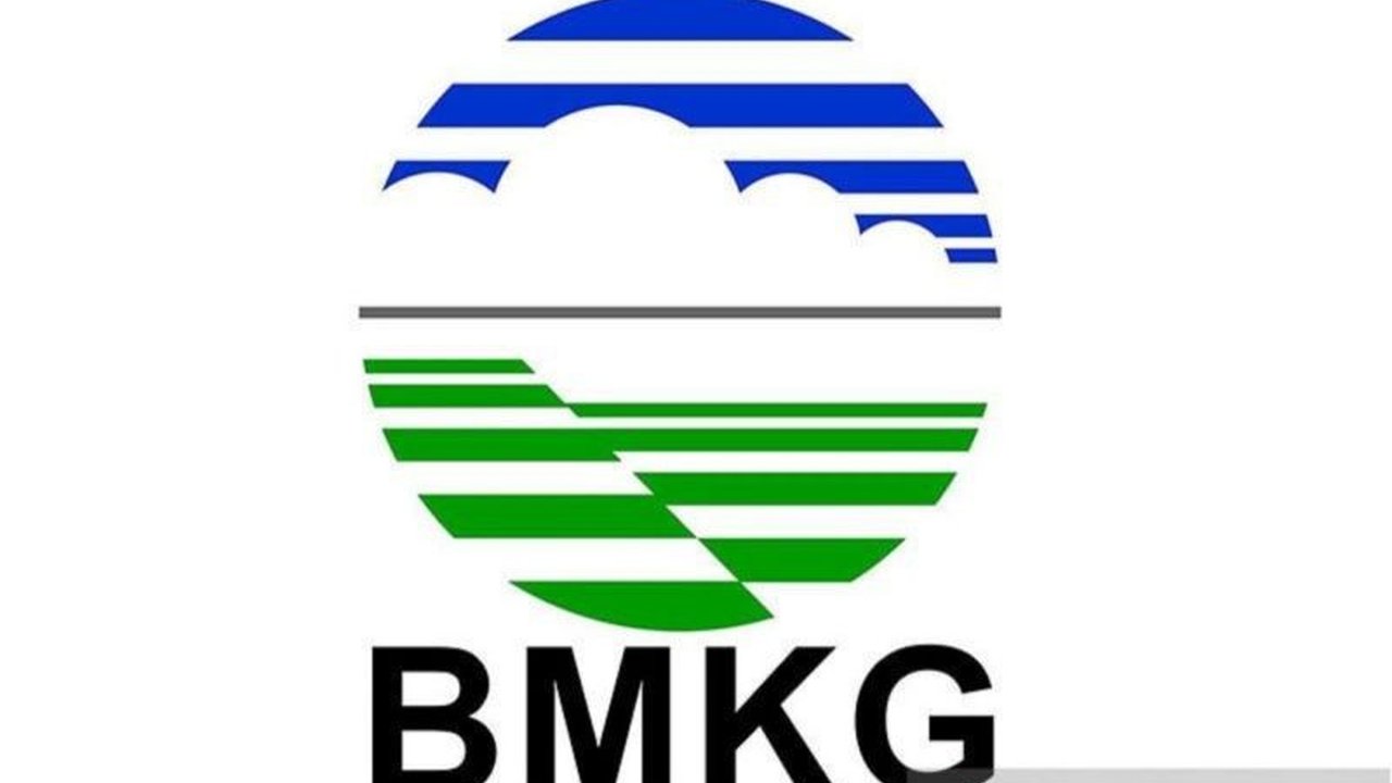 BMKG gencar tingkatkan kesiapsiagaan masyarakat terhadap gempa bumi dan tsunami. Program Sekolah Lapang Gempa (SLG) dan BMKG Goes to School menjadi garda terdepan dalam edukasi kebencanaan.