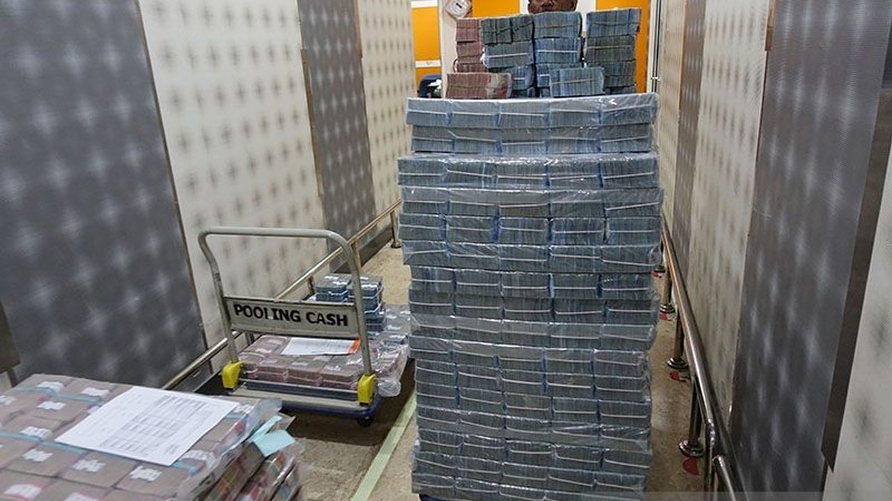 Bank Indonesia melaporkan **aliran modal asing** keluar bersih sebesar Rp3,79 triliun dari pasar keuangan domestik pada 10-13 November 2025, meskipun pasar saham mencatat inflow.