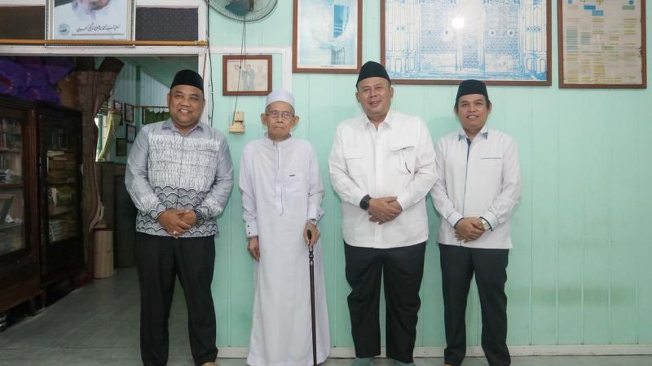 Wakil Ketua DPR Cucun Ahmad Syamsurijal melakukan rangkaian ziarah ulama di Martapura, Kalsel. Langkah ini memperkuat tradisi PKB yang selalu menyandarkan perjuangan pada nasihat para ulama.