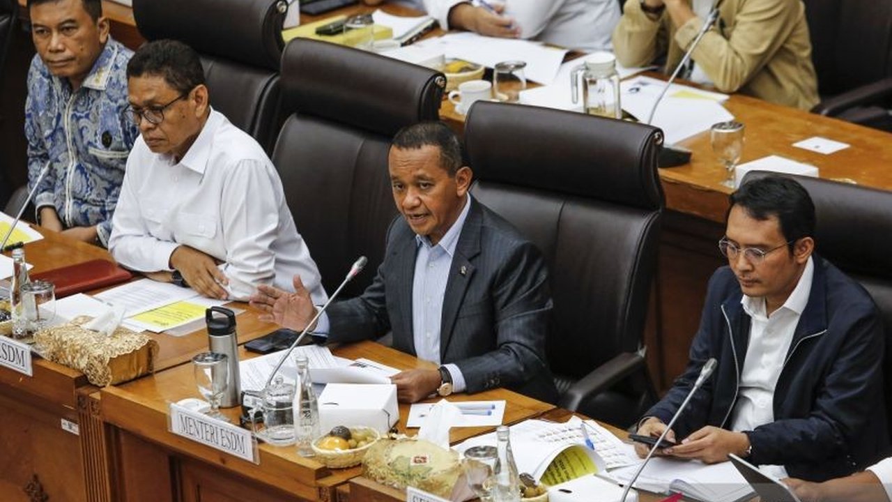 Pakar energi dan komunikasi publik menilai kritik terkait Izin Usaha Pertambangan (IUP) di Raja Ampat yang ditujukan kepada Menteri Bahlil Lahadalia tidak tepat. Mengapa demikian?