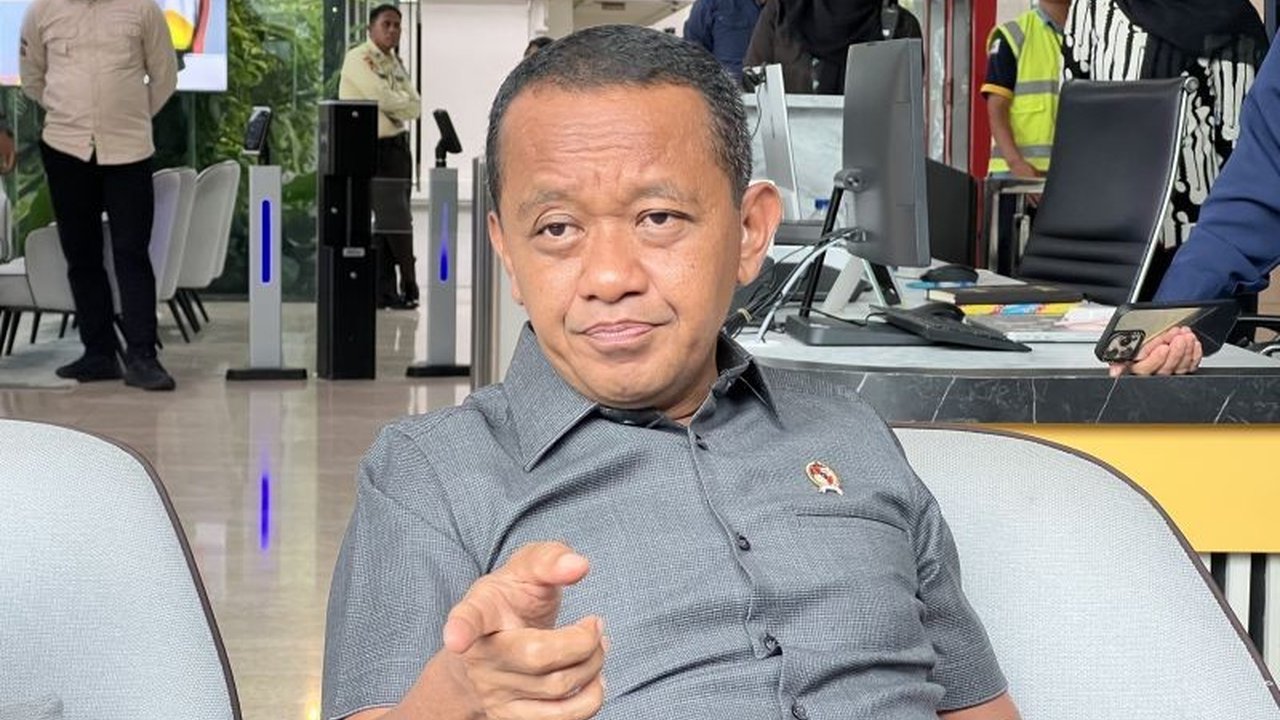 Menteri ESDM Bahlil Lahadalia tengah memverifikasi sumur minyak rakyat di berbagai daerah, memastikan legalitas dan kelayakan sebelum izin produksi resmi terbit Desember ini.