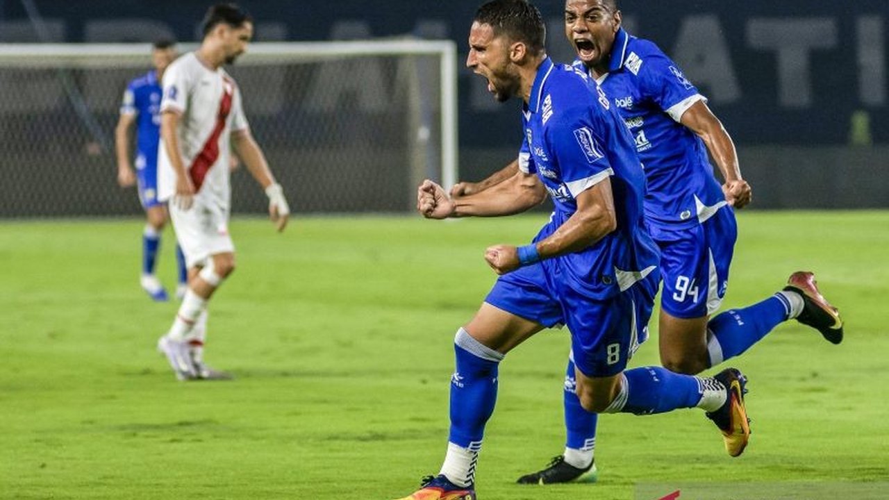 Bek Persib Bandung, Julio Cesar, tegaskan timnya membidik poin penuh saat menghadapi Dewa United di BRI Super League, melanjutkan tren kemenangan positif.
