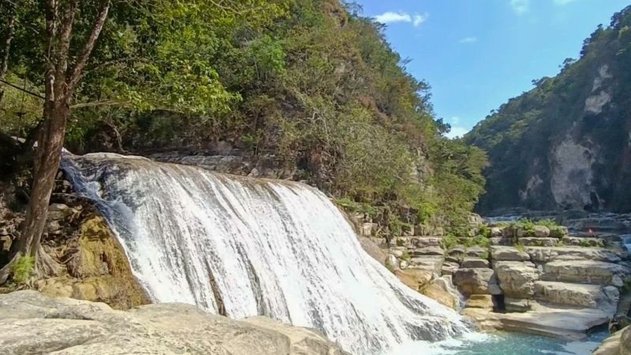 Sektor pariwisata Sumba Timur menunjukkan tren positif dengan kunjungan wisatawan Sumba Timur mencapai 30.340 orang hingga September 2025. Angka ini menandai pertumbuhan signifikan.