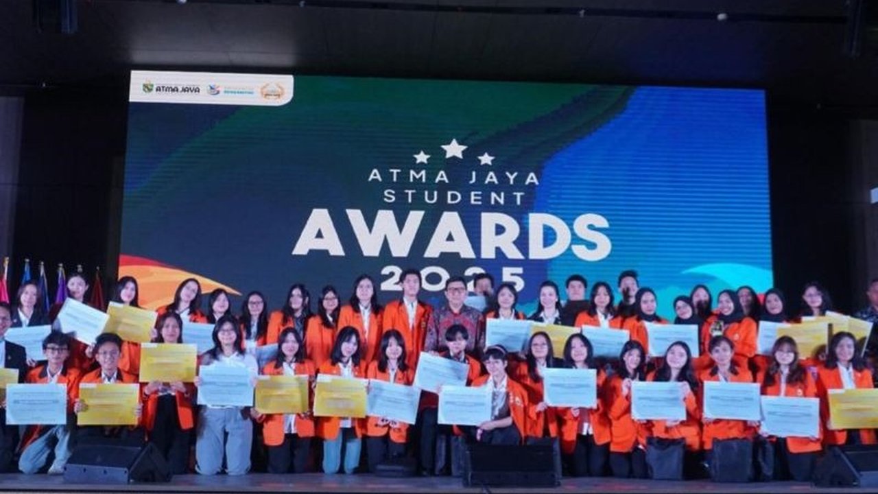 Universitas Atma Jaya (UAJ) Jakarta kembali menyelenggarakan Atma Jaya Student Awards (AJSA) untuk mengapresiasi mahasiswa berprestasi, sekaligus mendorong semangat berdaya saing generasi muda.