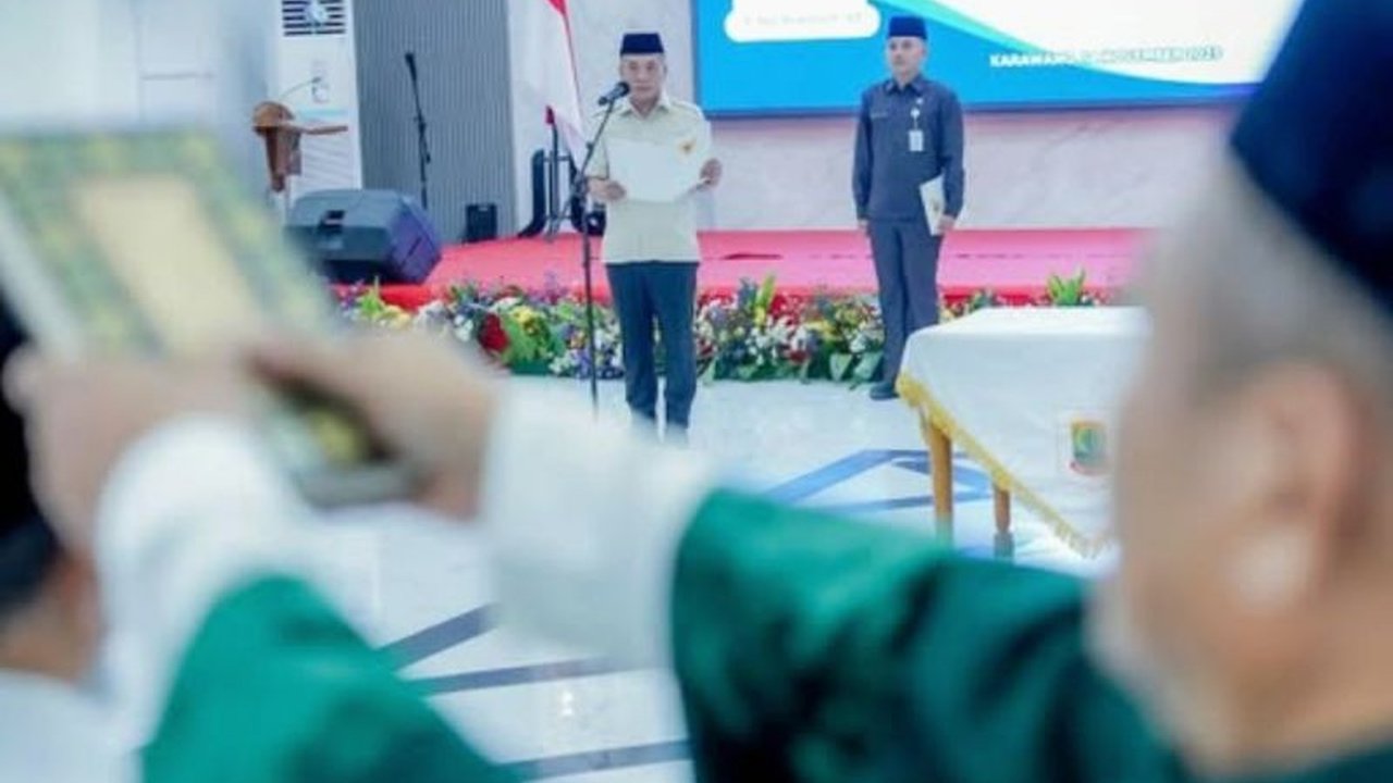 Bupati Karawang Aep Syaepuloh memastikan tidak ada praktik jual beli jabatan dalam proses mutasi pejabat Karawang, menekankan penggunaan mekanisme talent pool untuk seleksi yang transparan.
