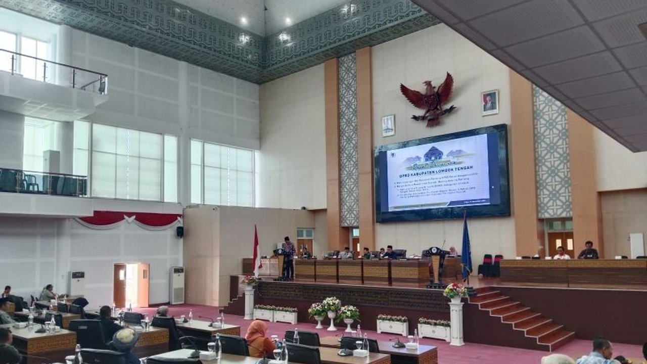 Pemerintah Kabupaten Lombok Tengah menargetkan Pendapatan Asli Daerah (PAD) sebesar Rp531 miliar pada tahun 2026. Strategi optimalisasi Target PAD Lombok Tengah 2026 ini akan fokus pada sektor pariwisata dan intensifikasi pajak untuk kemandirian fiskal.